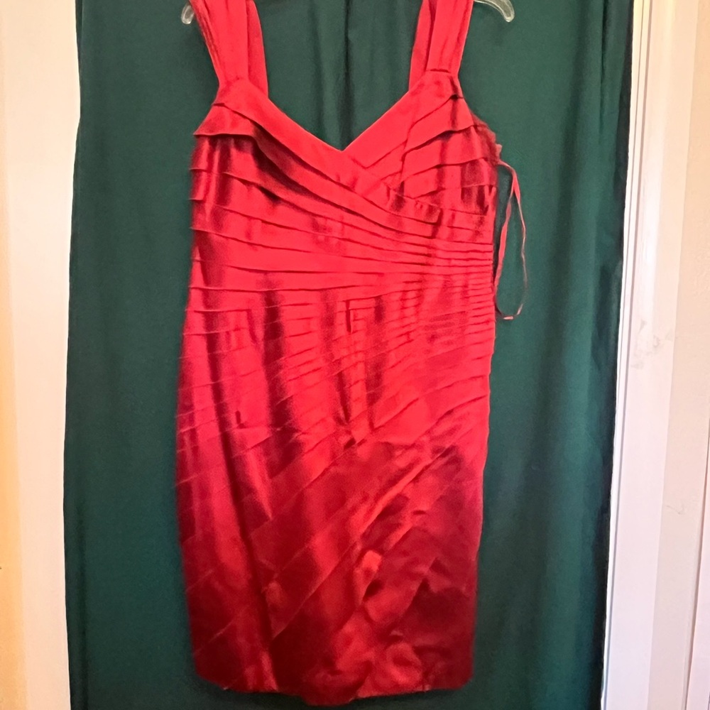 Chic Red Pleated Mini Dress